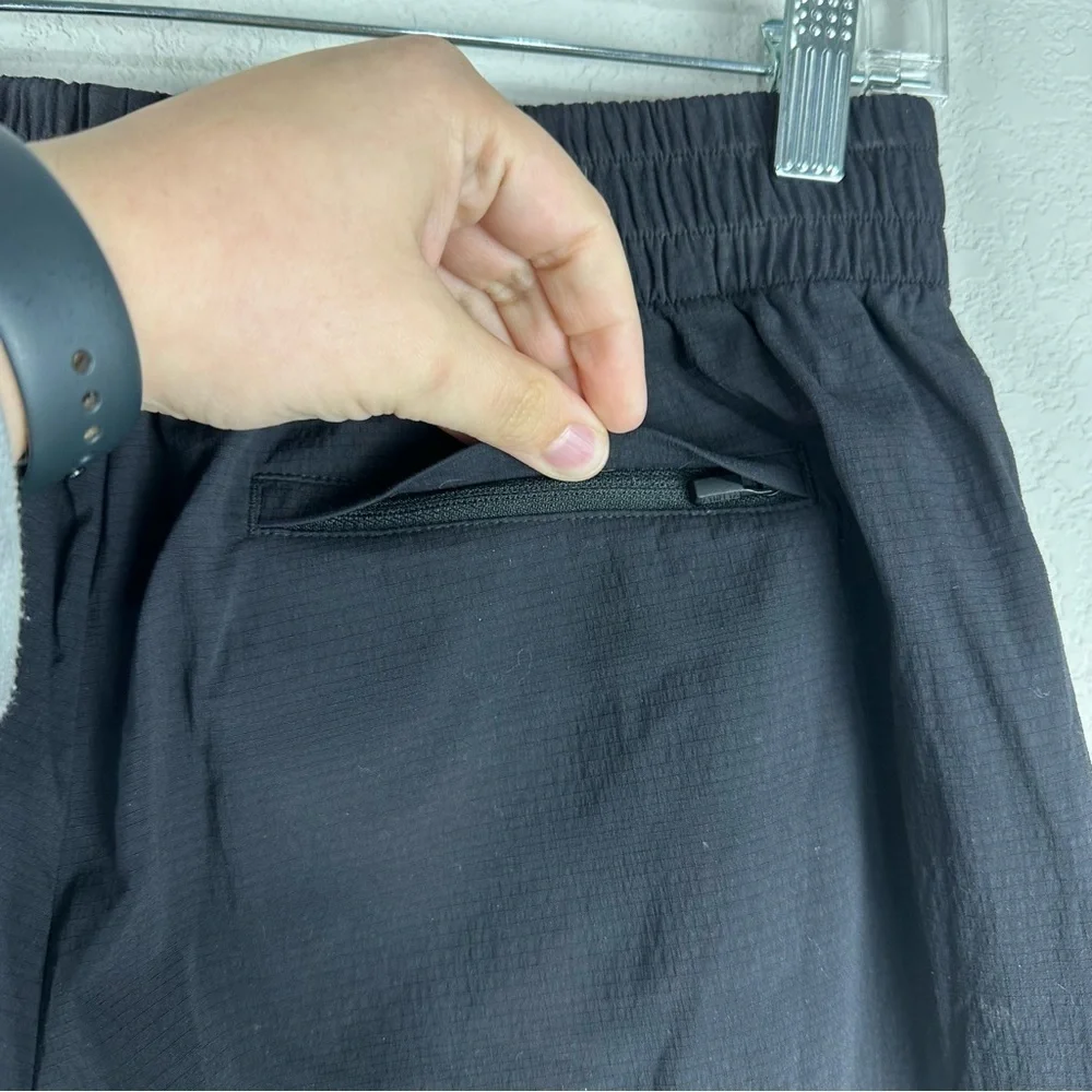 Athleta Black Mod Trekkie Ripstop Athleisure Shorts Size 4